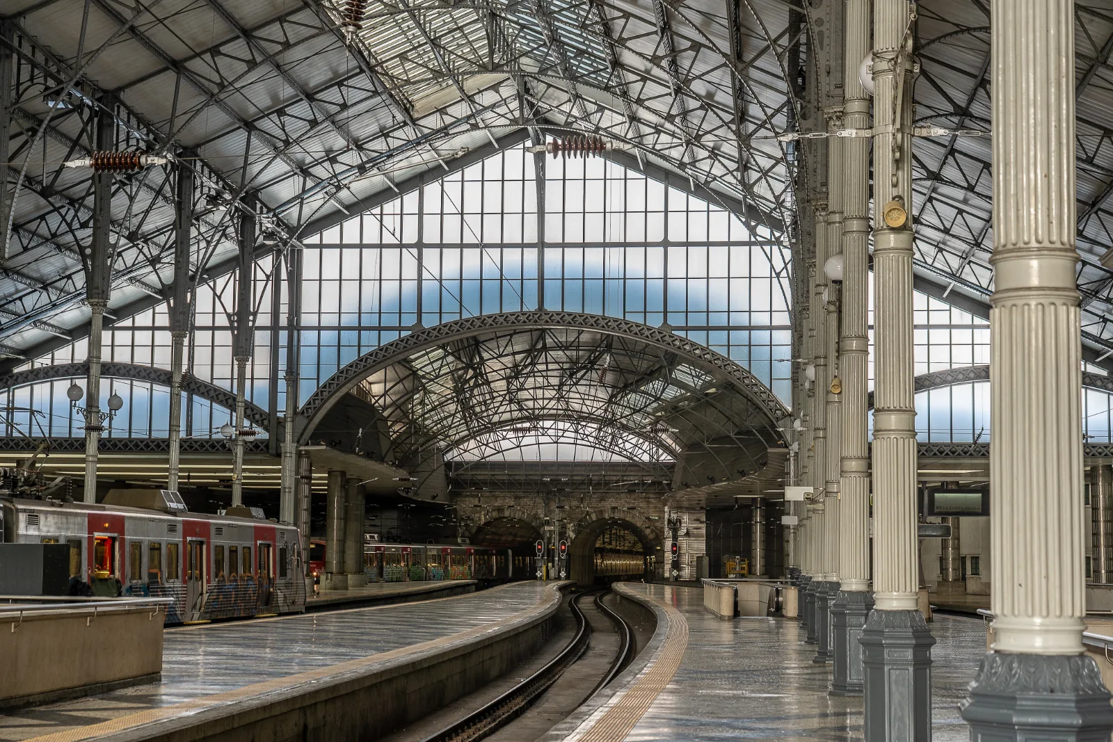 Stazione ferroviaria di Milano per arrivare al Galeazzi